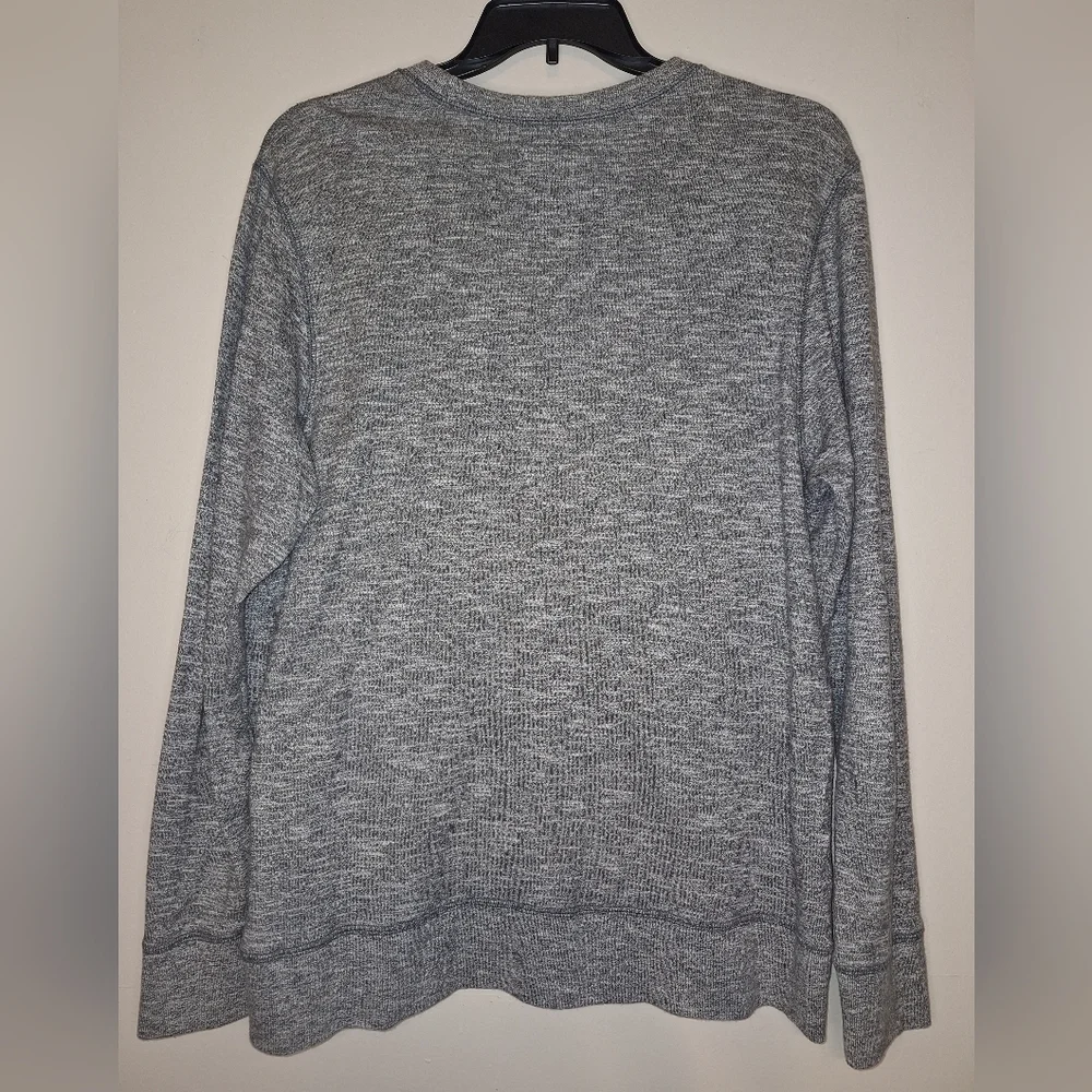 A The North Face men's cotton sweatshirt in a size large. Pre-loved